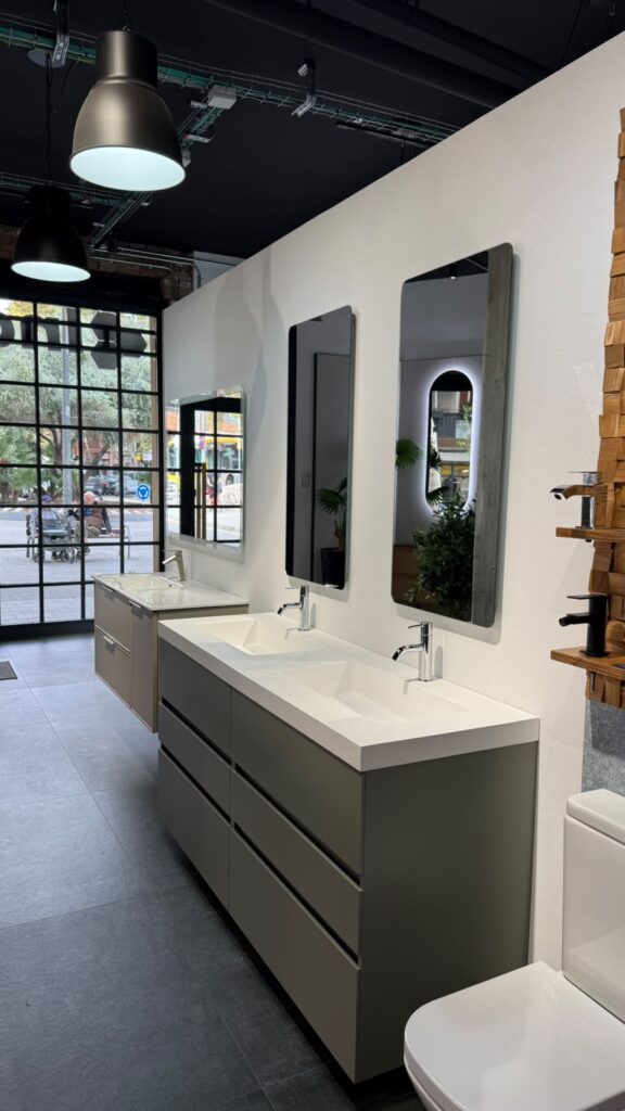 Exposición de muebles de baño en Indecor