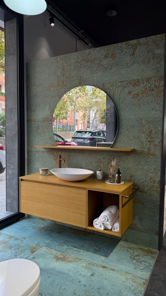 Mueble de baño suspendido con espejo redondo