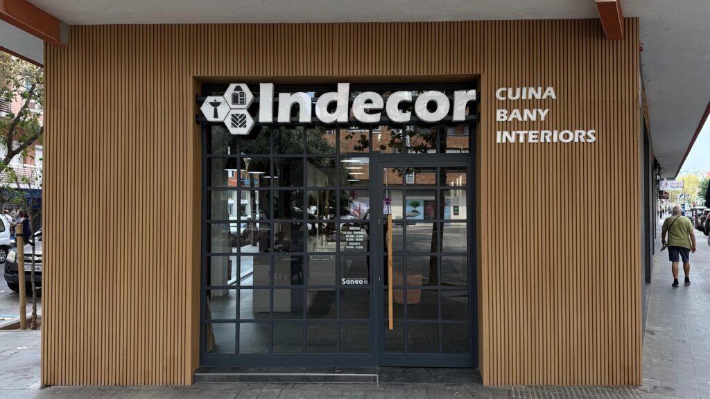 Tienda y exposición de Indecor en Carrer Arcadi Balaguer, Castelldefels
